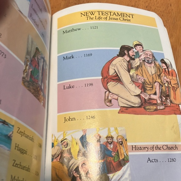 Vintage 1986 - 1988. Holy Bible “ International Children’s “ with many pictures - Picture 7 of 13